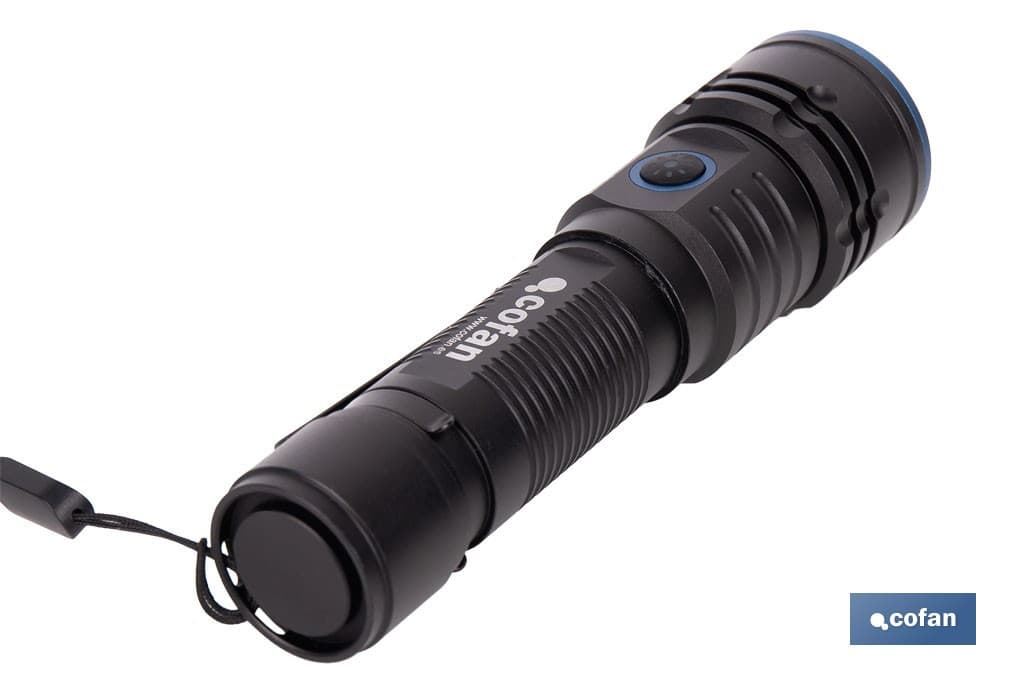 Linterna LED de alta potencia (2000 lm) y 150 m de alcance. - Imagen 2